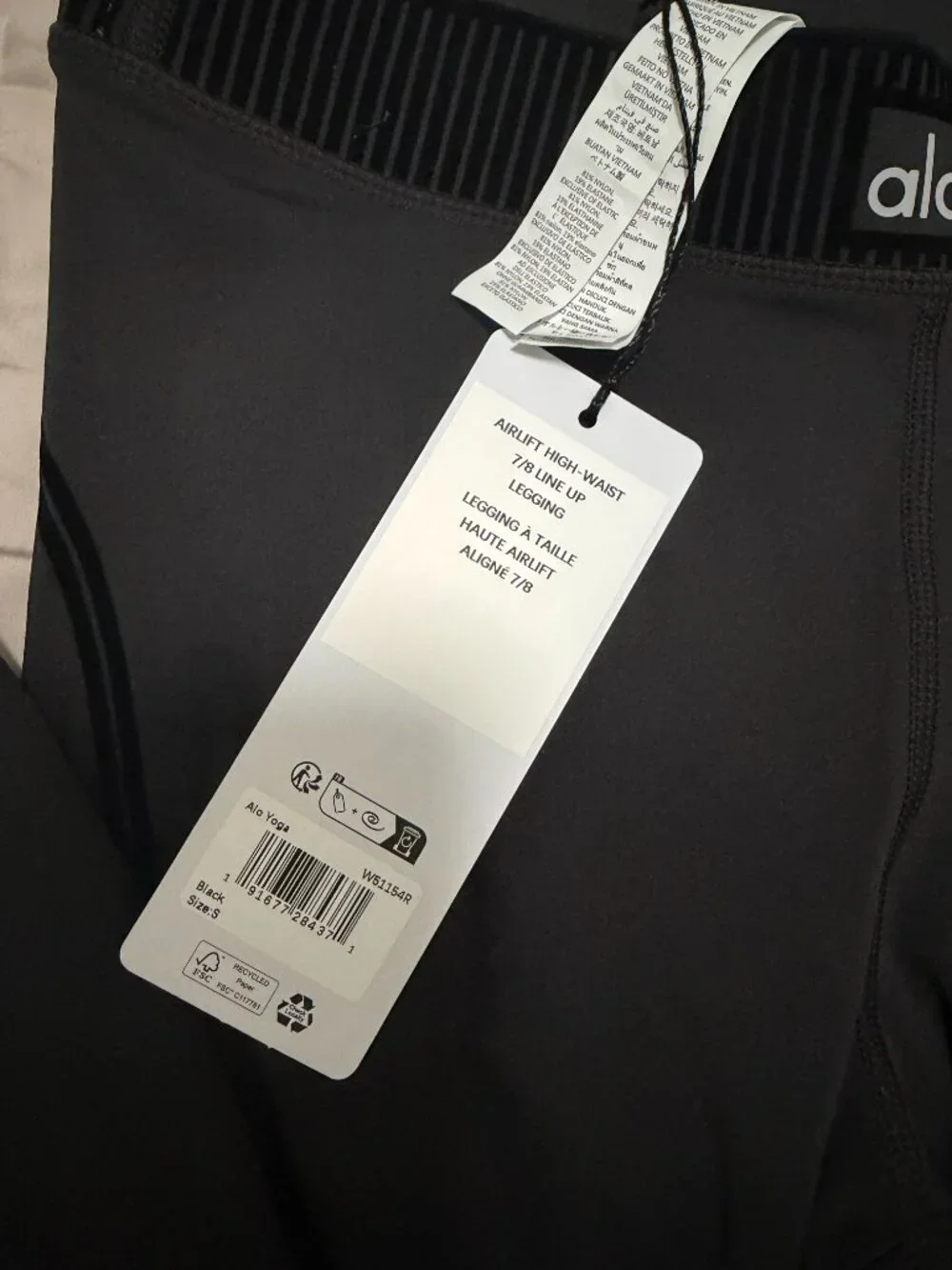 Alo Yoga Airlift Line Up Bra And Airlift High-Waist 7/8 Line Up Legging Set